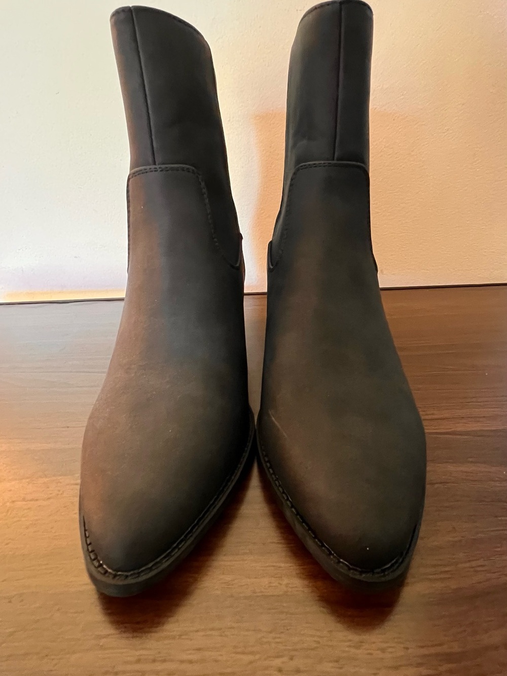 Women’s Black Chelsea Boots- Pointed- Sleek Slip-On Design
